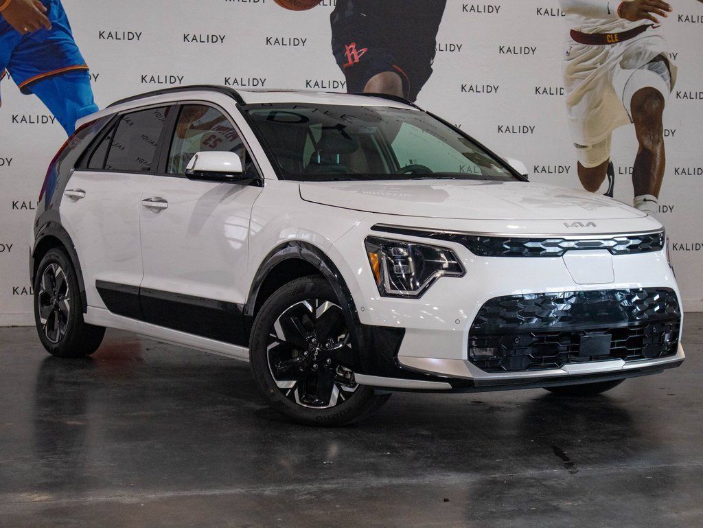 New 2023 Kia Niro Wave FWD image 2