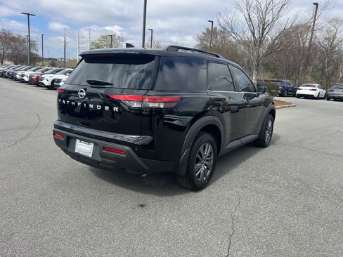 Certified 2025 Nissan Pathfinder SV image 5