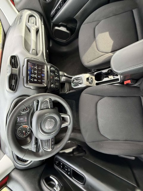 Used 2022 Jeep Renegade Sport w/ Sport Appearance Group FWD image 11