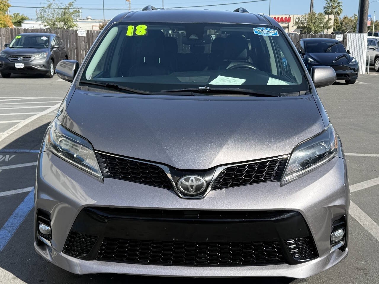 Used 2018 Toyota Sienna SE FWD image 2