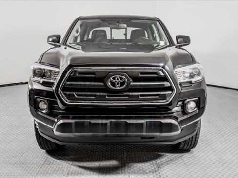 Used 2017 Toyota Tacoma SR5 w/ Tow Package RWD image 11
