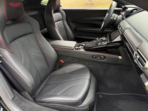 Used 2025 Aston Martin V8 Vantage Coupe image 13