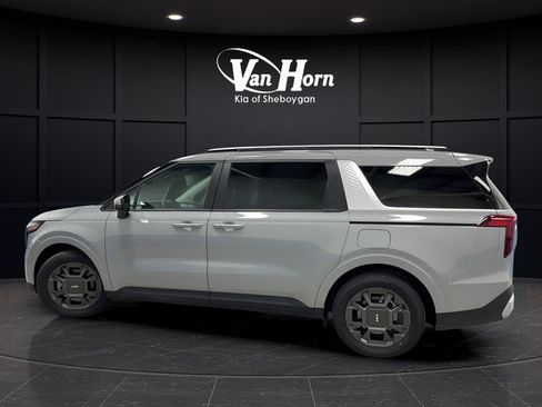 Used 2025 Kia Carnival EX FWD image 4