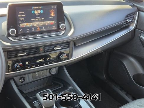 Used 2025 Nissan Rogue SV image 24