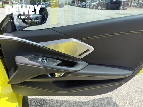Used 2022 Chevrolet Corvette Stingray Premium Conv w/ Z51 Performance Package RWD image 31