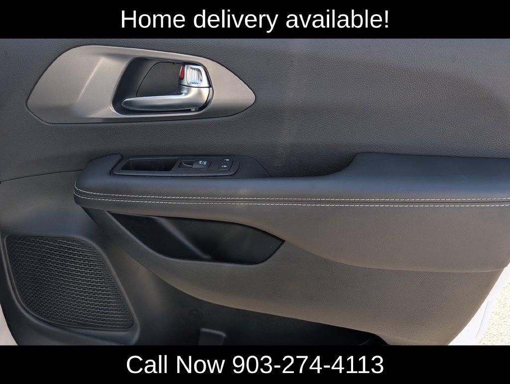 Used 2026 Chrysler Pacifica Select FWD image 36