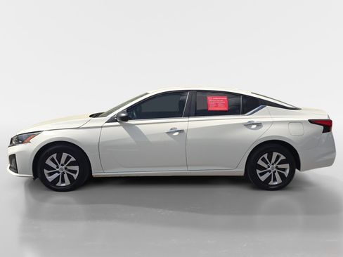Used 2025 Nissan Altima 2.5 S image 2
