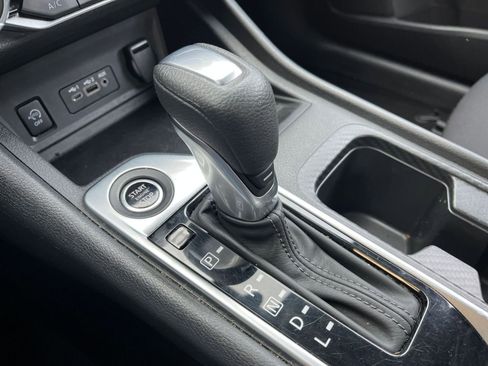 Used 2025 Nissan Sentra SV image 41