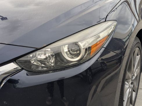 Used 2018 MAZDA MAZDA3 Touring image 11