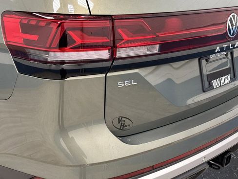 Used 2024 Volkswagen Atlas Peak Edition SEL image 35