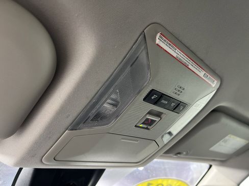 Used 2021 Toyota RAV4 LE image 32