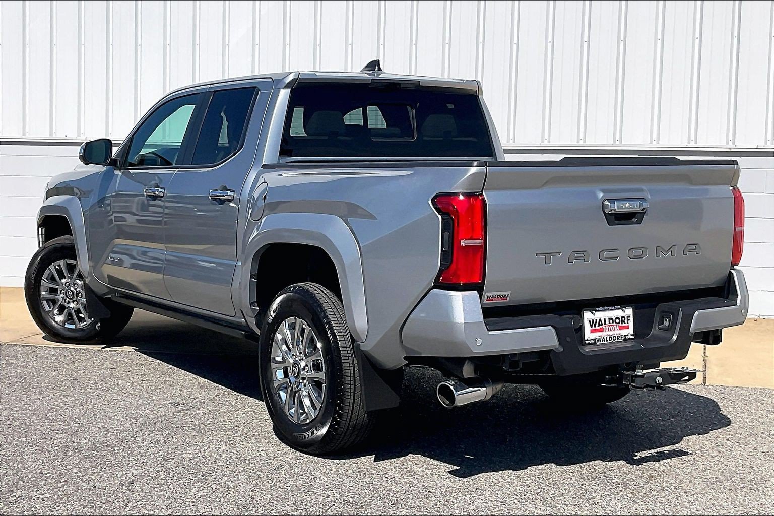 Used 2025 Toyota Tacoma Limited AWD/4WD image 15