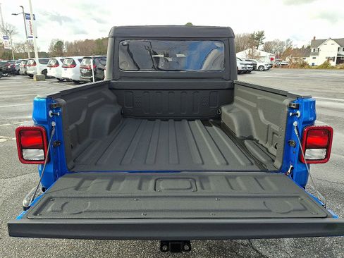 Certified 2023 Jeep Gladiator Sport image 28