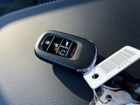 New 2025 Honda Pilot Touring image 31