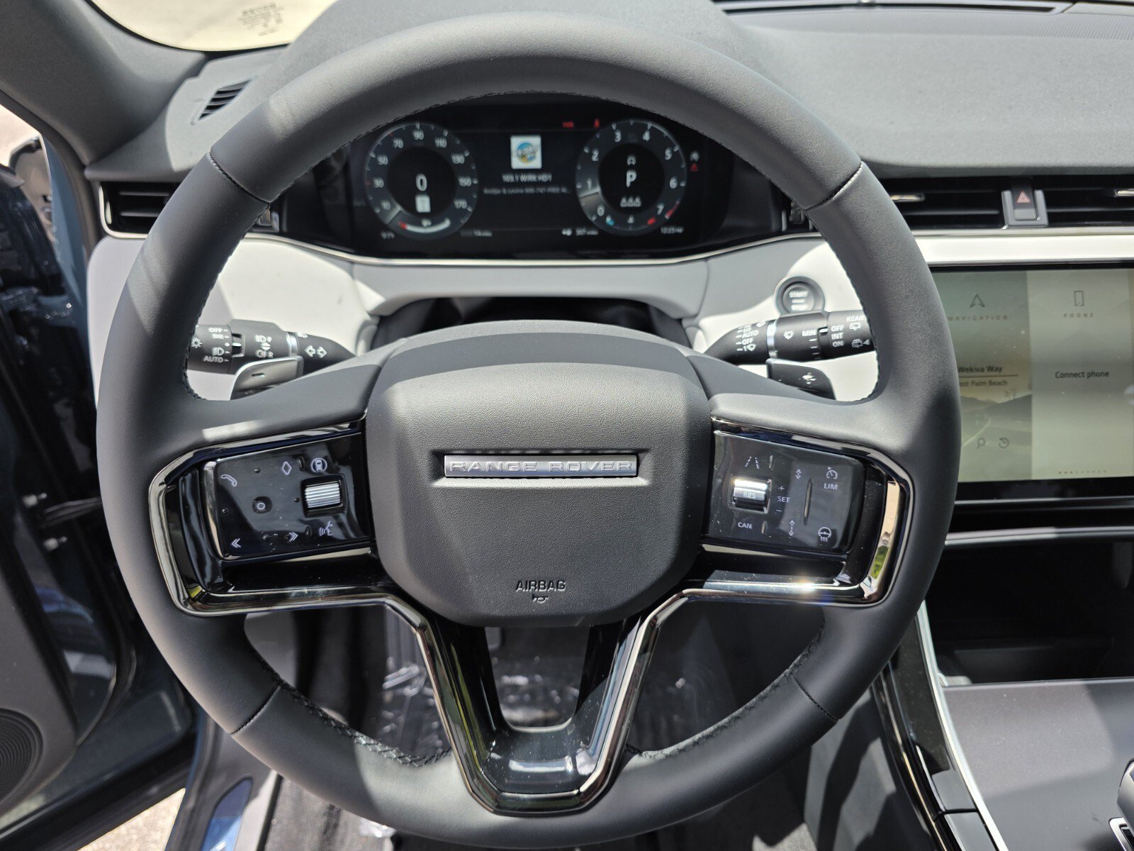 Used 2026 Land Rover Range Rover Evoque Hoxton AWD/4WD image 16