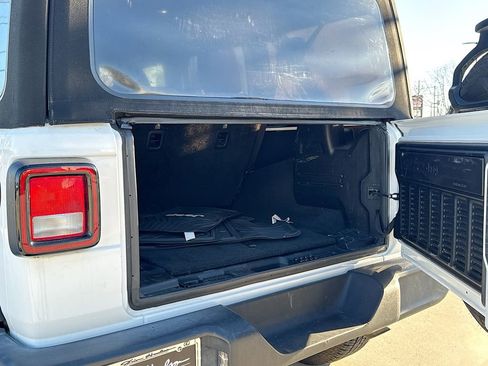 Used 2019 Jeep Wrangler Unlimited Sport S image 32
