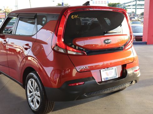 Used 2021 Kia Soul LX image 9