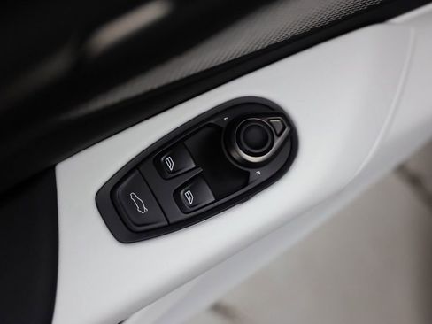 Used 2025 Aston Martin V8 Vantage Coupe image 14