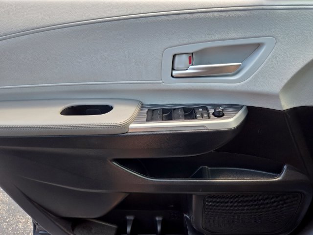 Used 2025 Toyota Sienna XLE FWD image 37