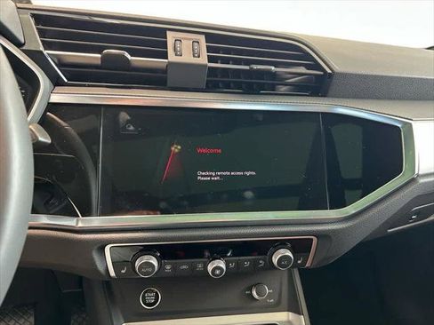 Certified 2025 Audi Q3 2.0T Premium image 12