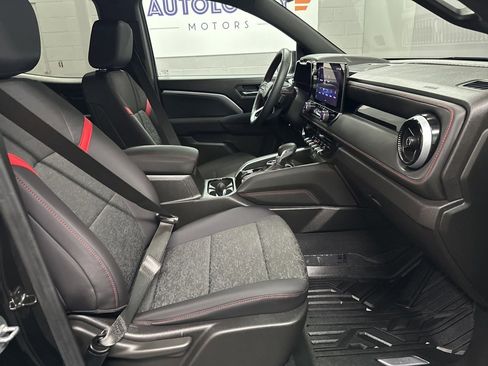 Used 2025 Chevrolet Colorado Z71 w/ Midnight Edition image 21