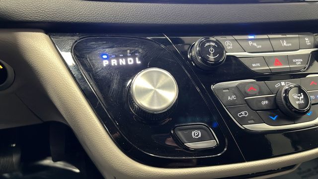 Used 2024 Chrysler Pacifica Touring-L FWD image 18