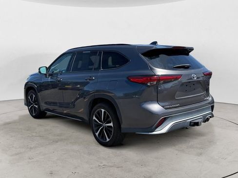 Used 2021 Toyota Highlander XSE AWD/4WD image 3