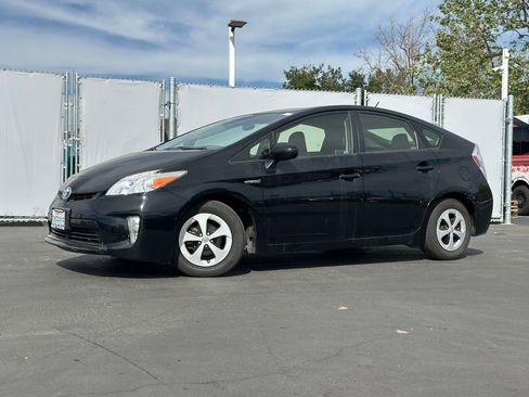 Used 2015 Toyota Prius Four image 1