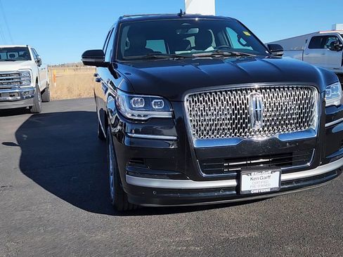 Used 2024 Lincoln Navigator L 4WD image 4