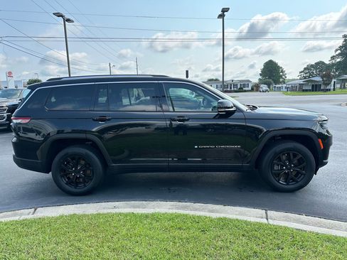 Used 2021 Jeep Grand Cherokee L Limited AWD/4WD image 4