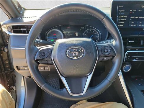 Used 2021 Toyota Venza Limited image 19