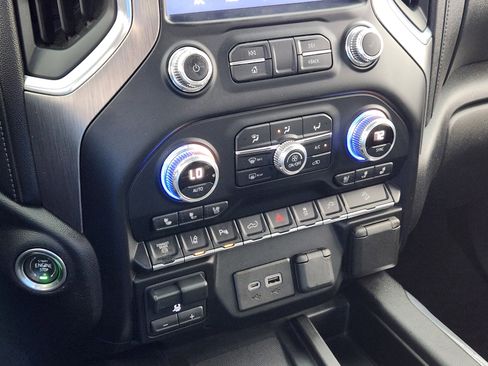 Used 2020 GMC Sierra 2500 Denali w/ Denali Ultimate Package image 24