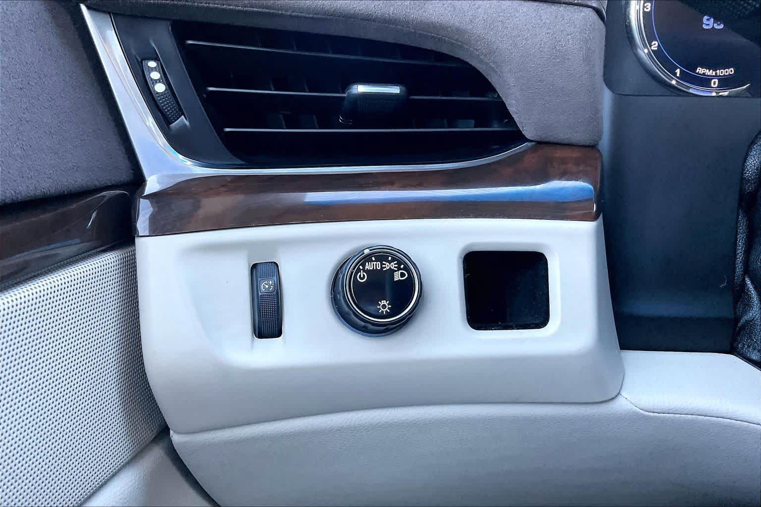 Used 2017 Cadillac Escalade Luxury RWD image 33