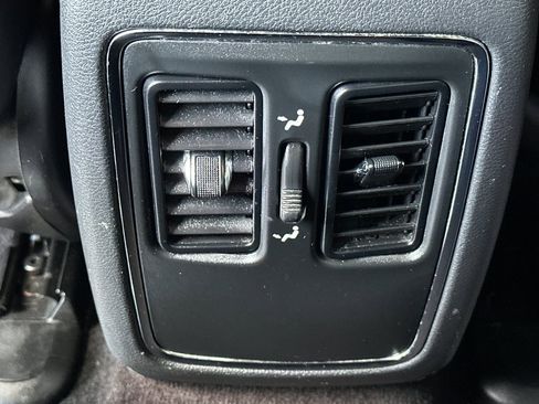 Used 2017 Jeep Grand Cherokee Laredo w/ Quick Order Package 2BE RWD image 15