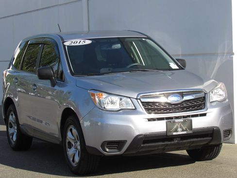 Used 2015 Subaru Forester 2.5i AWD/4WD image 2
