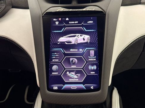 Used 2024 Lamborghini Revuelto image 13