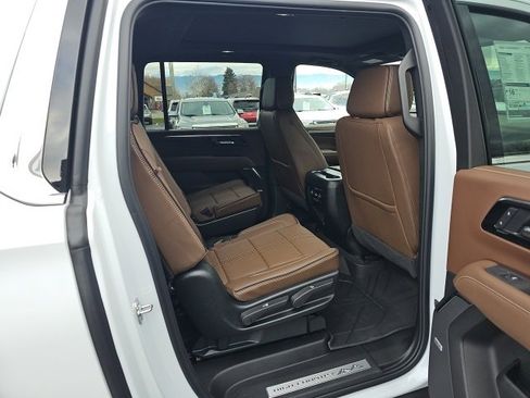 New 2026 Chevrolet Suburban High Country image 24