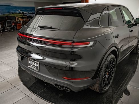 New 2026 Porsche Cayenne AWD/4WD image 19