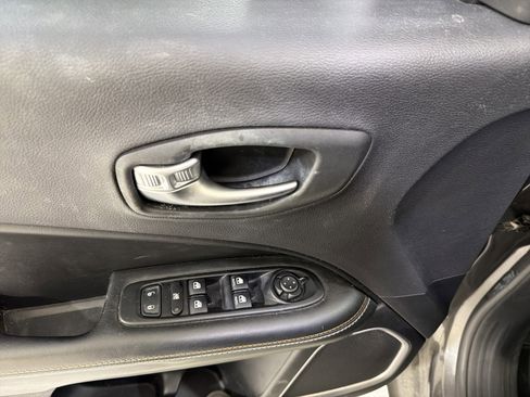 Used 2018 Jeep Compass Sport image 14