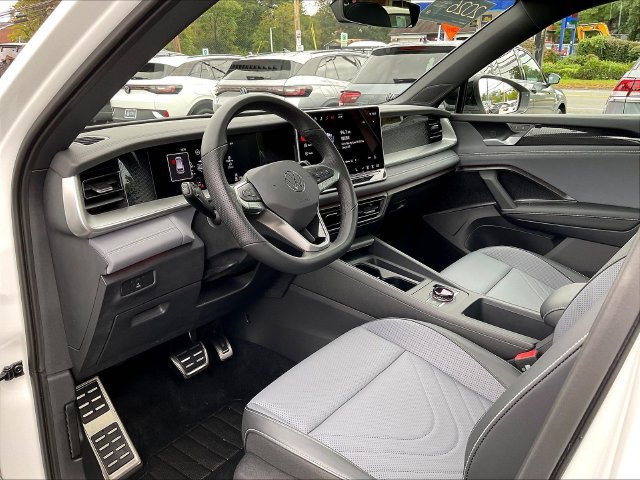 Used 2026 Volkswagen Tiguan SE R-Line AWD/4WD image 4