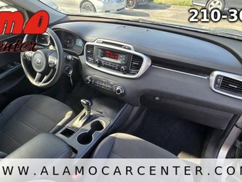 Used 2017 Kia Sorento L FWD image 16