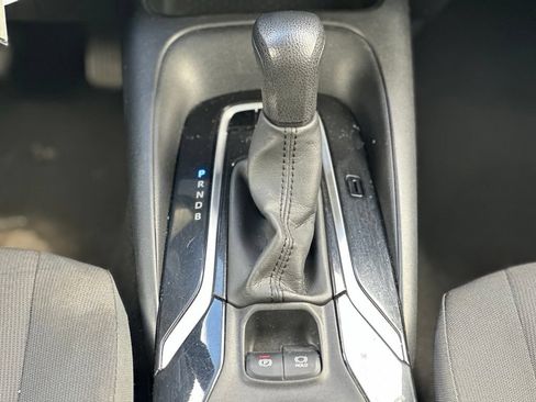 Used 2020 Toyota Corolla LE FWD image 15