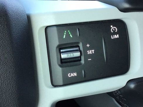 Used 2023 Land Rover Defender 90 SE image 26