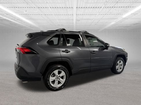Used 2019 Toyota RAV4 XLE w/ Convenience Package FWD image 6