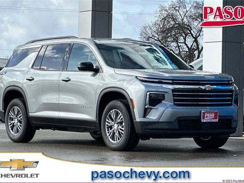 New 2026 Chevrolet Traverse LT image 1