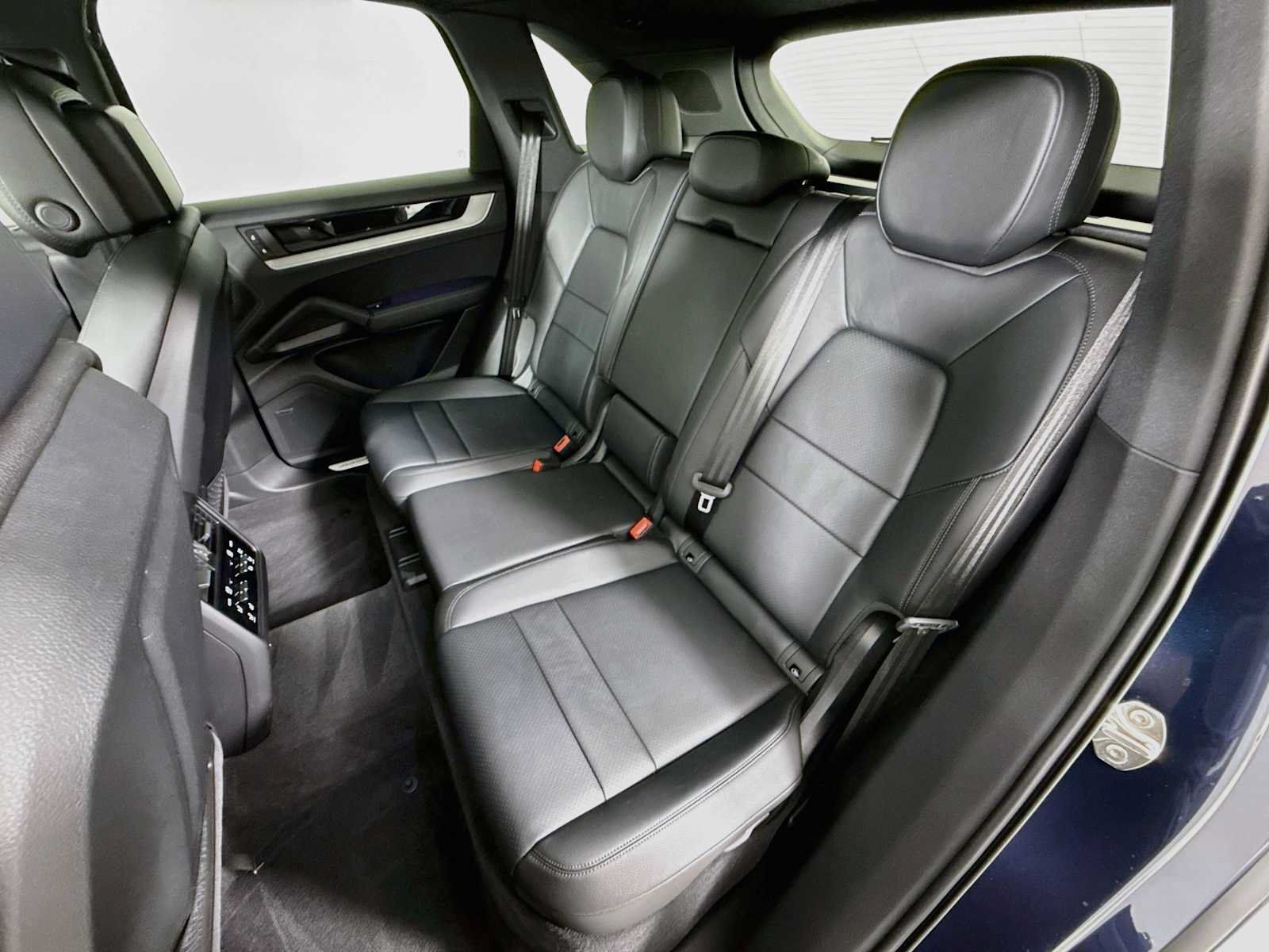 Certified 2026 Porsche Cayenne AWD/4WD image 23
