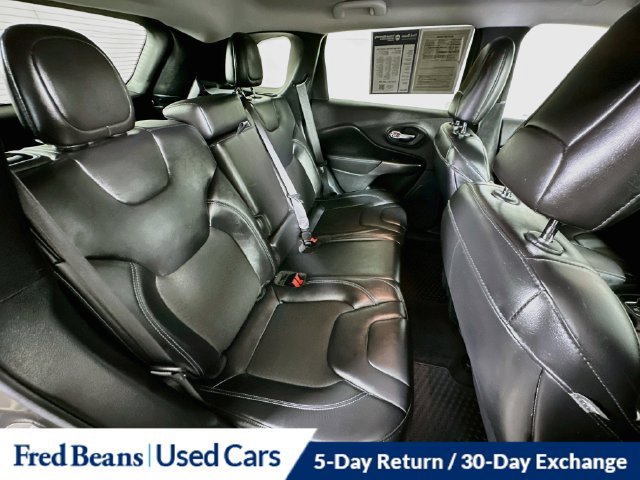 Used 2020 Jeep Cherokee Latitude Plus w/ Cold Weather Group AWD/4WD image 33