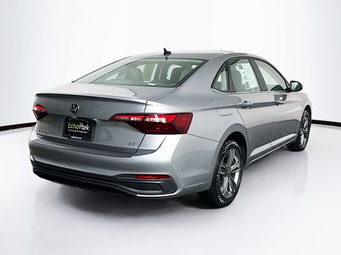 Used 2024 Volkswagen Jetta SE image 9