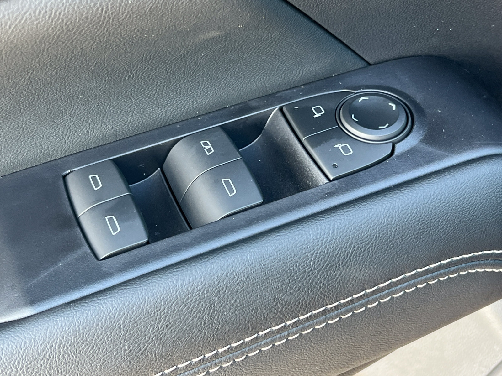 New 2027 GMC Terrain Elevation w/ LPO, Floor Liner Package AWD/4WD image 13