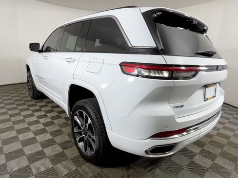 Used 2023 Jeep Grand Cherokee Overland w/ Luxury Tech Group IV AWD/4WD image 8